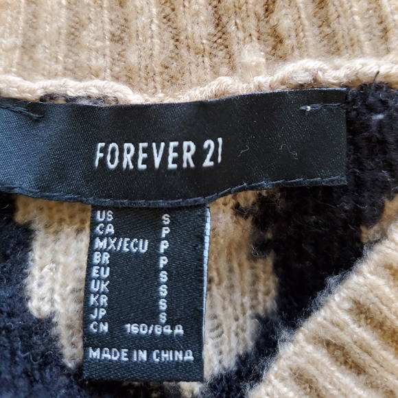 Forever 21 V-Neck Leopard Print Sweater - Picture 4 of 4